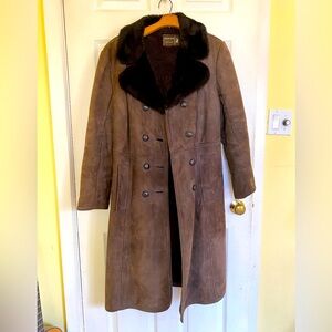 Vintage (70s) Ladies’ Brown Suede Double-Breasted Coat with Fur Collar